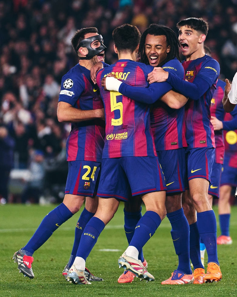 Jules Kounde scores twice in three minutes as Barcelona seal their third win in Champions League - Ảnh 1