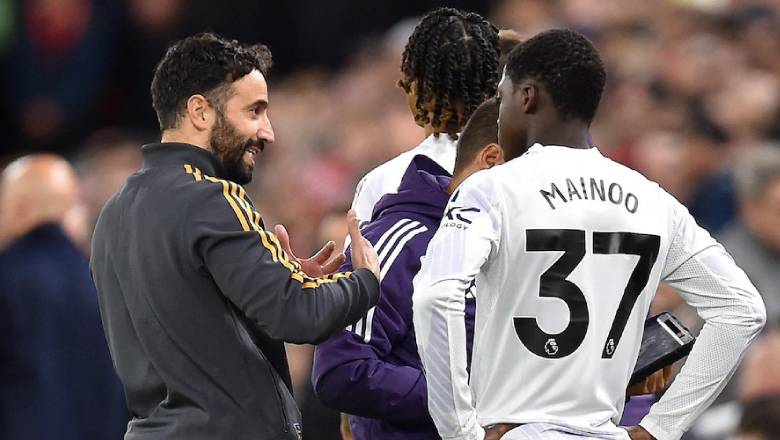 Kobbie Mainoo's brother surprises fans with &ldquo;Free Mainoo&rdquo; shirt amid unclear future - Ảnh 1