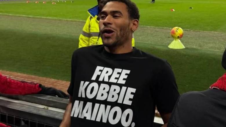 Kobbie Mainoo's brother surprises fans with &ldquo;Free Mainoo&rdquo; shirt amid unclear future - Ảnh 2