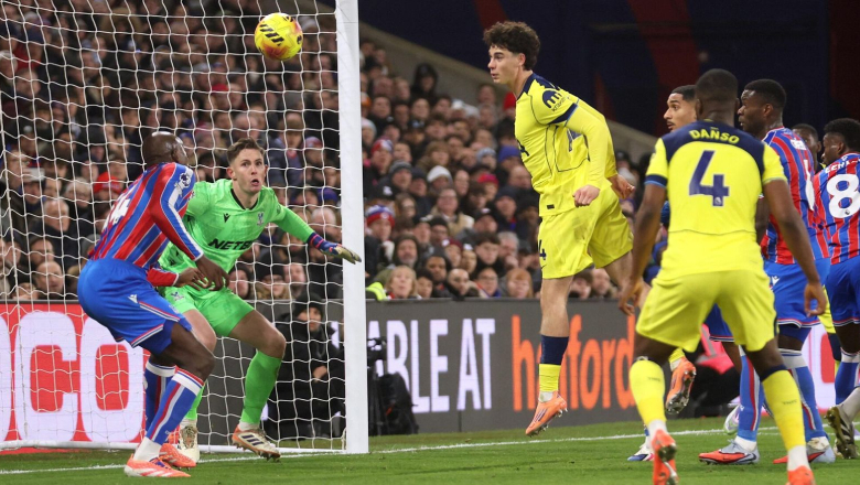 Teenager Archie Gray helps Tottenham beat Crystal Palace as Richarlison has two ruled out goals - Ảnh 1