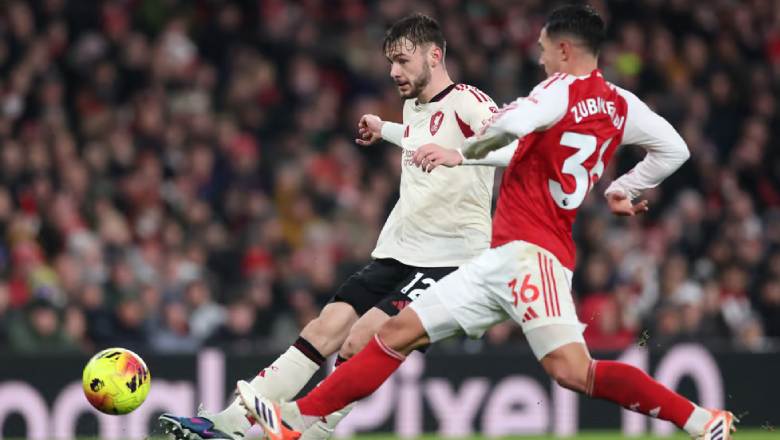 Arsenal maintain six-point lead over Man City after goalless Liverpool draw  - Ảnh 1