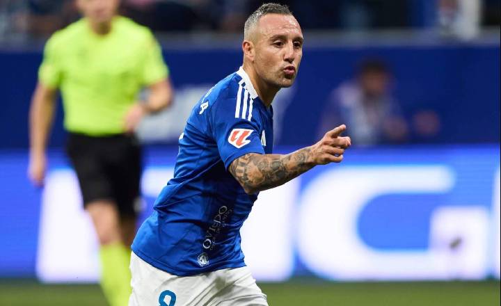 10 forgotten football players still playing: A 42-year-old veteran; David Luiz&rsquo;s Champions League return - Ảnh 4