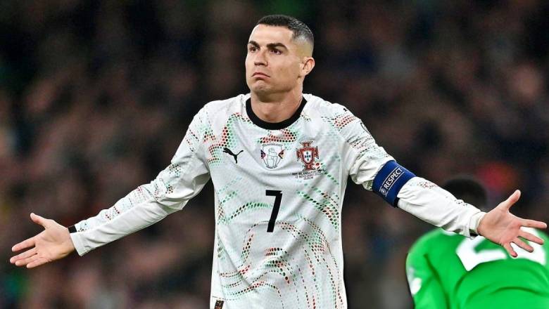 Who is the oldest active professional soccer player? Top 10 ageless stars still on the pitch - Ảnh 2