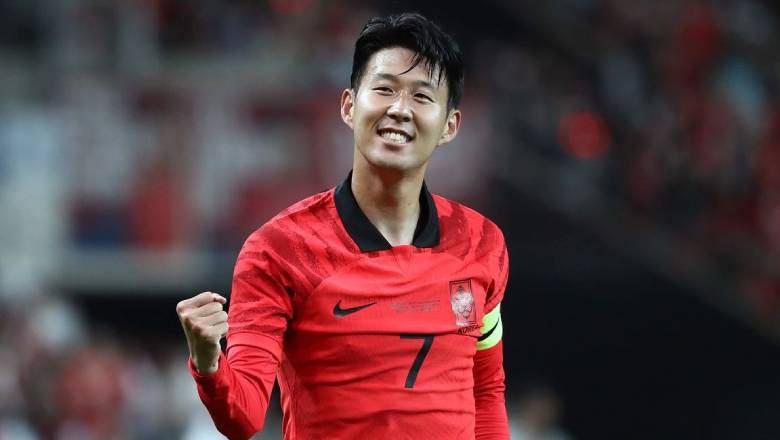 Top 10 best football players in Asia 2024: Akram Afif dethrones Son Heung-min to claim top spot - Ảnh 1