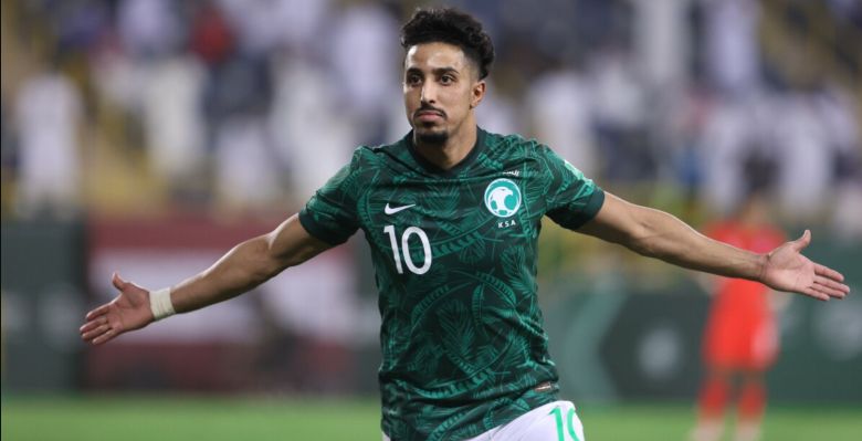 Top 5 best football players in Asia 2025: Ronaldo only third, Benzema is a big disappointment - Ảnh 2