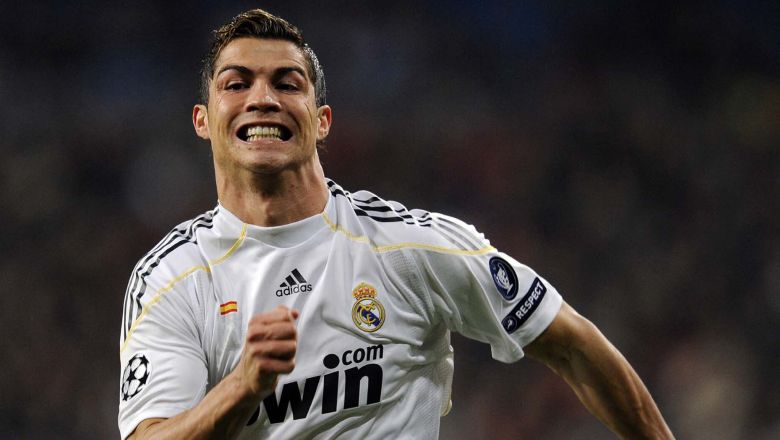 Who has the most perfect hat tricks in football history? The record Messi cannot match Ronaldo - Ảnh 2