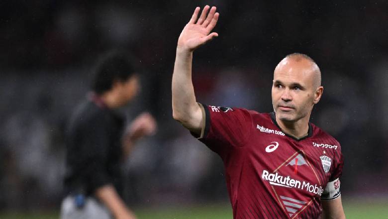 How many trophies does Iniesta have? - Ảnh 2