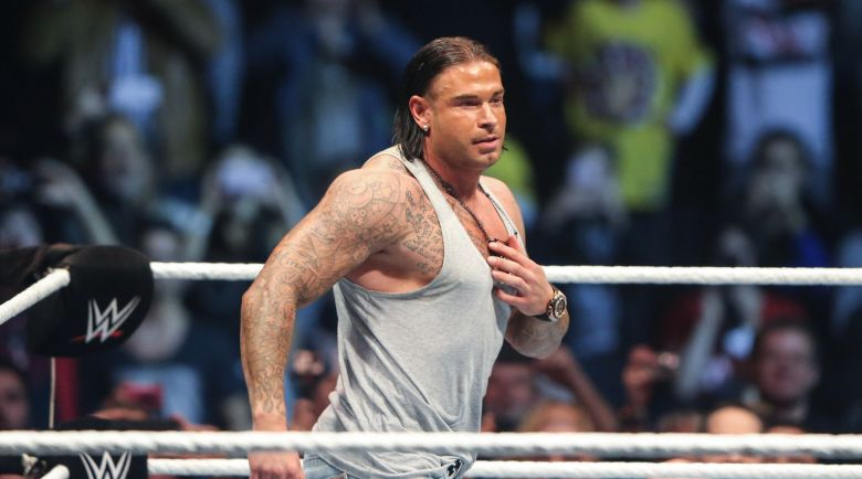  10 footballers who played other sports: A WWE wrestler in goal, the reason why fell out at Real Madrid - Ảnh 2