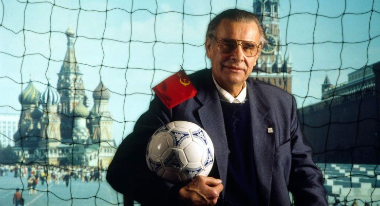  10 footballers who played other sports: A WWE wrestler in goal, the reason why fell out at Real Madrid - Ảnh 4