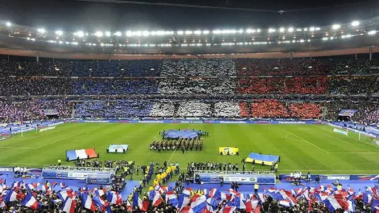 Why do football teams change sides at halftime?  - Ảnh 1
