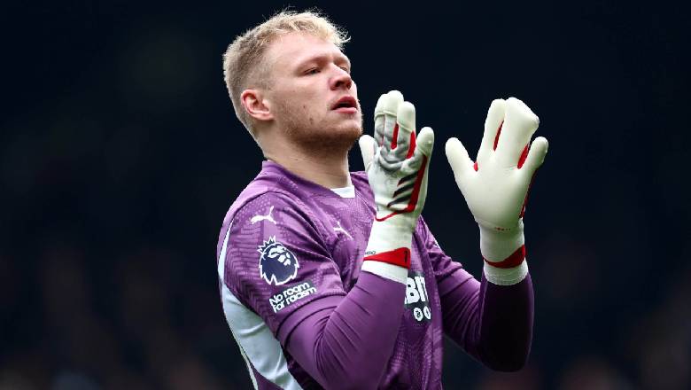 Why do goalkeepers wear gloves? - Ảnh 1