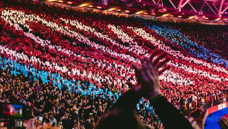 Top 10 clubs with the highest average attendance in European football 2023/24: German fan loyalty shines through - Ảnh 2