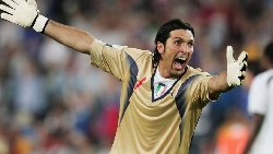 Who is the goalkeeper with the most clean sheets ever? Top 10 rankings in football history