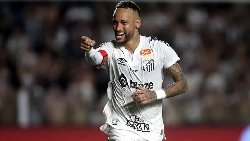 Neymar extends Santos contract, sets sights on 2026 World Cup spot