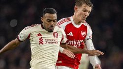 Arsenal maintain six-point lead over Man City after goalless Liverpool draw 