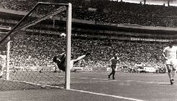 Top 10 best goal saves ever in football history: Argentina’s national hero, The day Pele left powerless